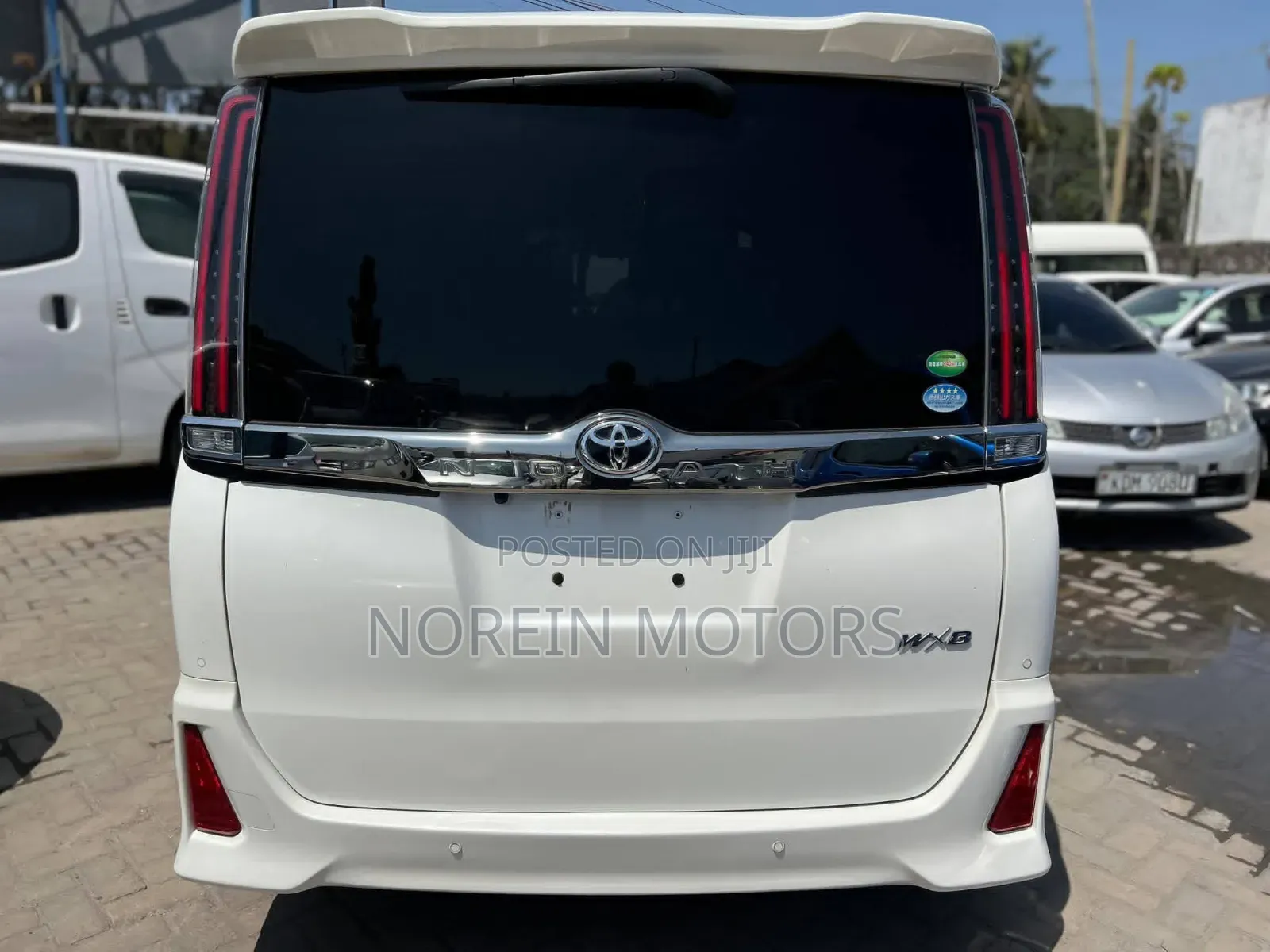 Toyota Noah 2.0 AWD (7 Seater) 2019 White