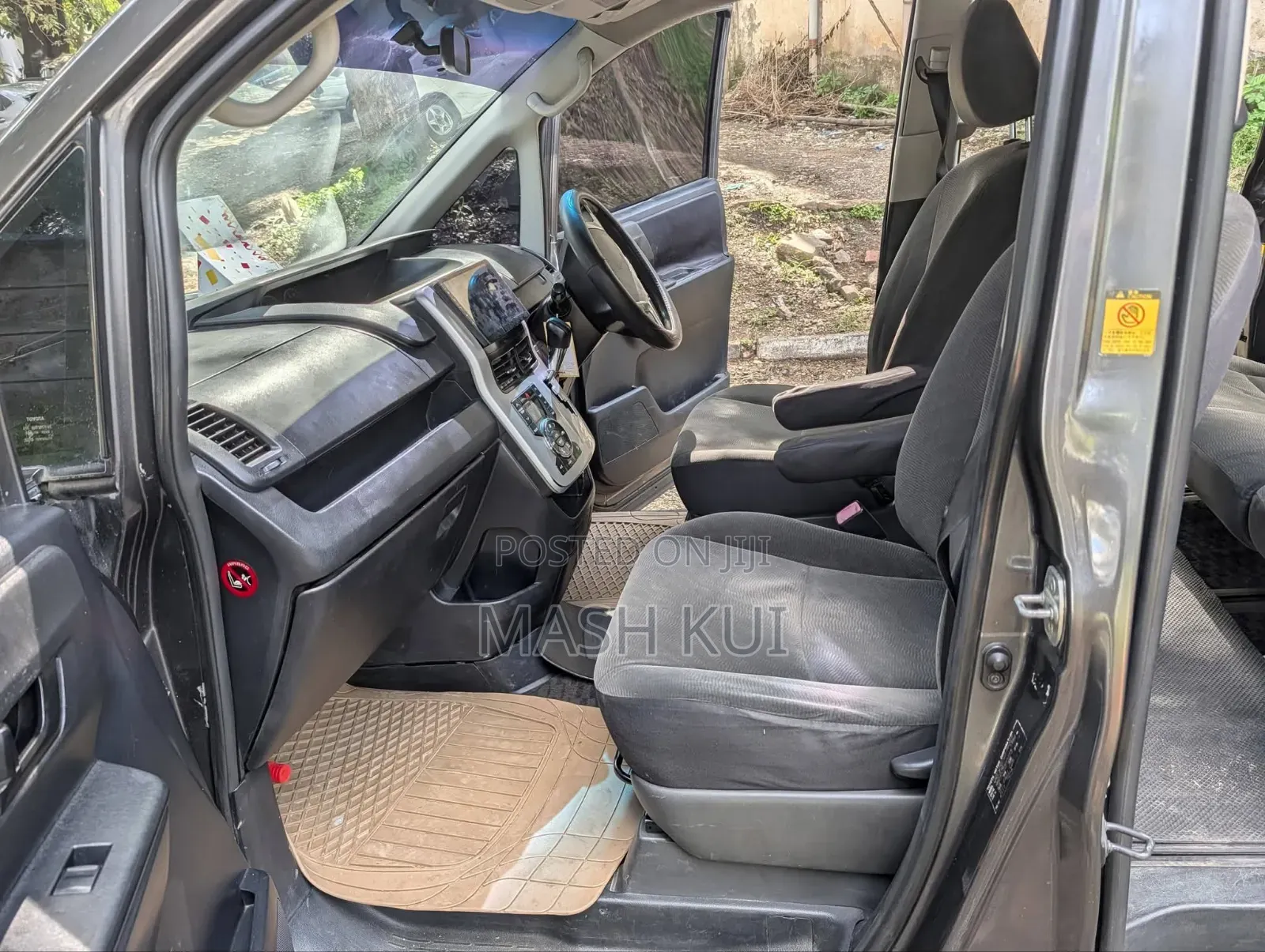Toyota Noah 2011 Gray
