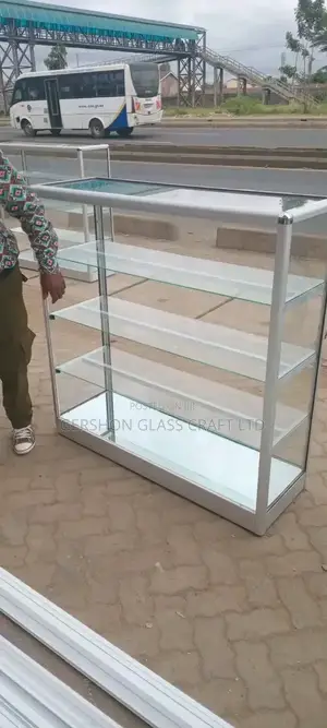 Phone/Cosmetics/Cake Display