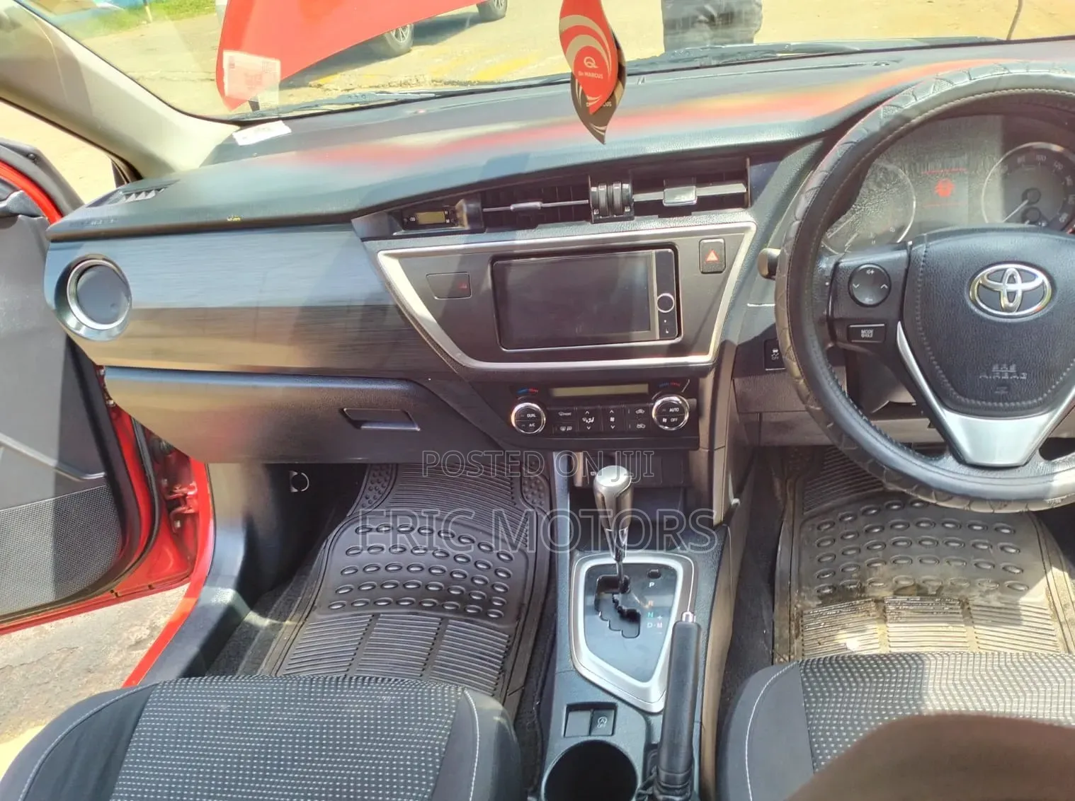 Toyota Auris 2013 Red