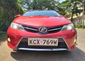 Toyota Auris 2013 Red