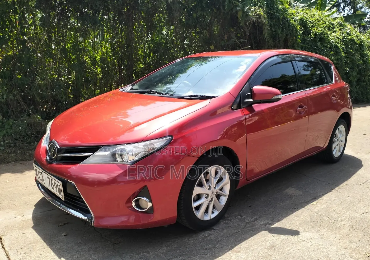 Toyota Auris 2013 Red