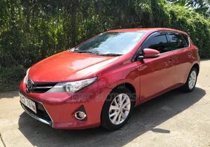 Toyota Auris 2013 Red