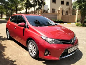 Toyota Auris 2013 Red