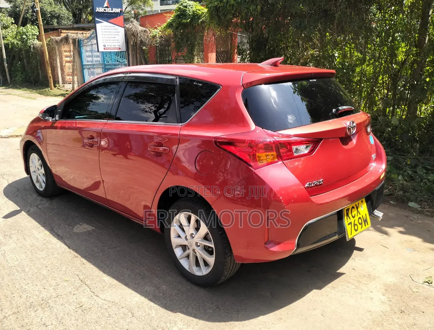 Toyota Auris 2013 Red