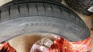 225/55r17 Roadx
