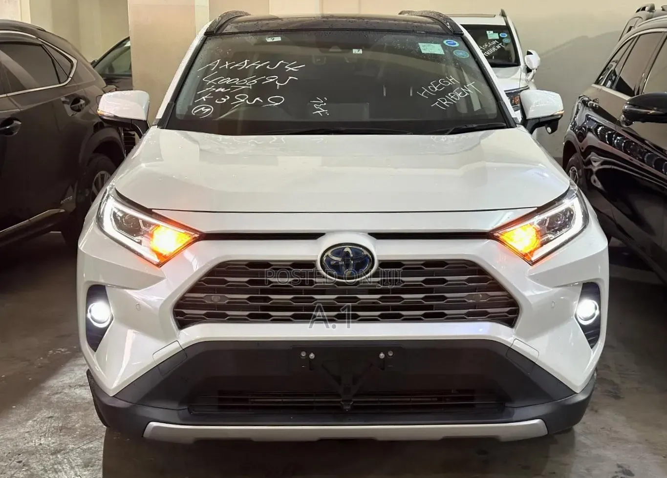 Toyota RAV4 Hybrid 2019 White