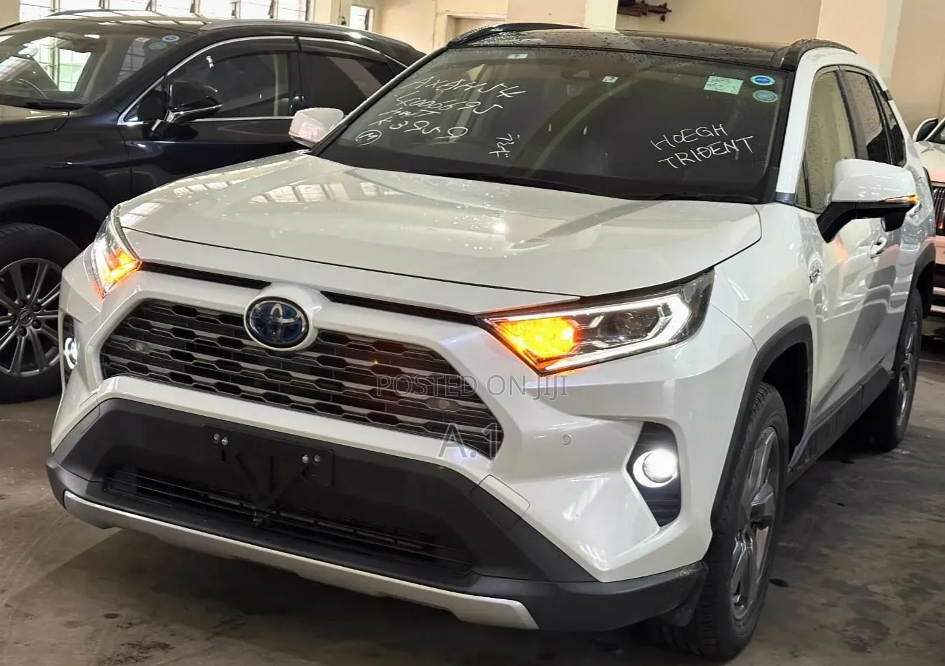 Toyota RAV4 Hybrid 2019 White