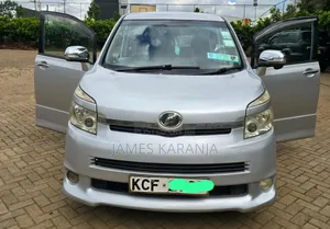 Toyota Voxy 2009 Silver