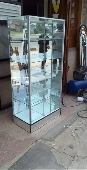Frameless Shop Display