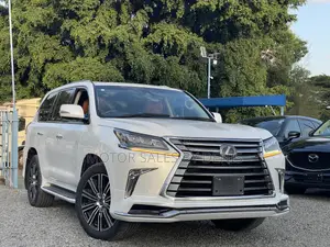 Lexus LX 570 AWD 2019 White