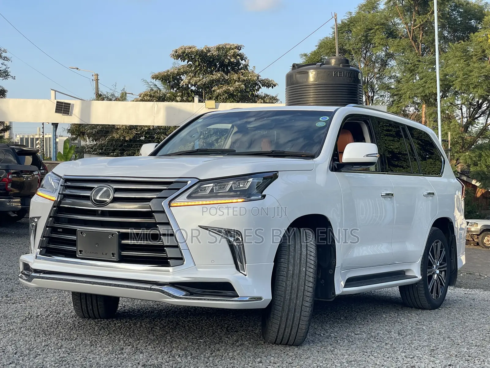 Lexus LX 570 AWD 2019 White