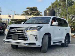 Lexus LX 570 AWD 2019 White
