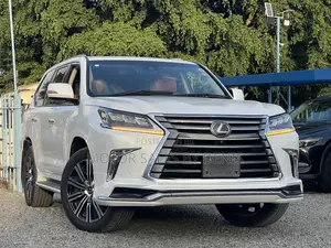 Lexus LX 570 AWD 2019 White