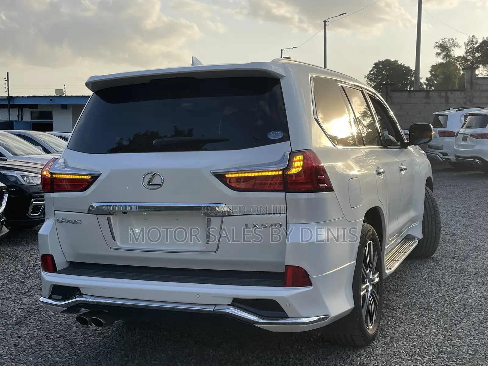 Lexus LX 570 AWD 2019 White