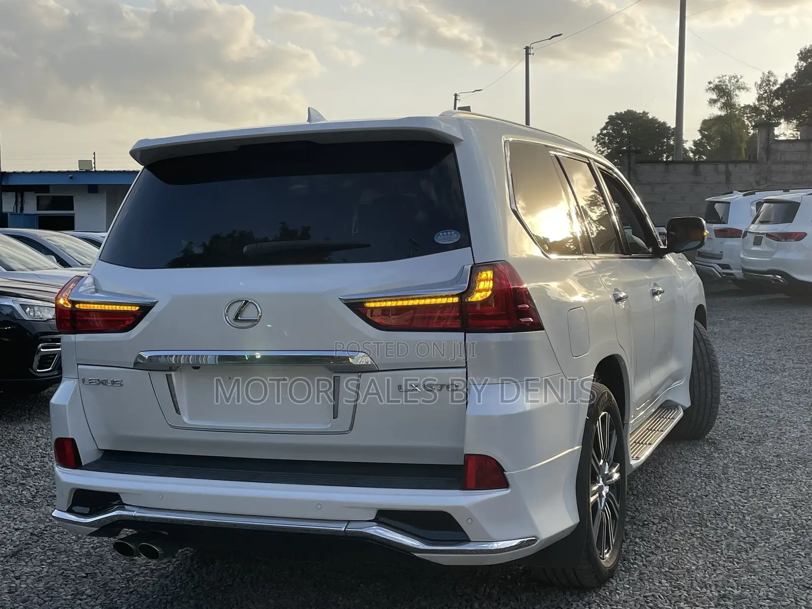 Lexus LX 570 AWD 2019 White