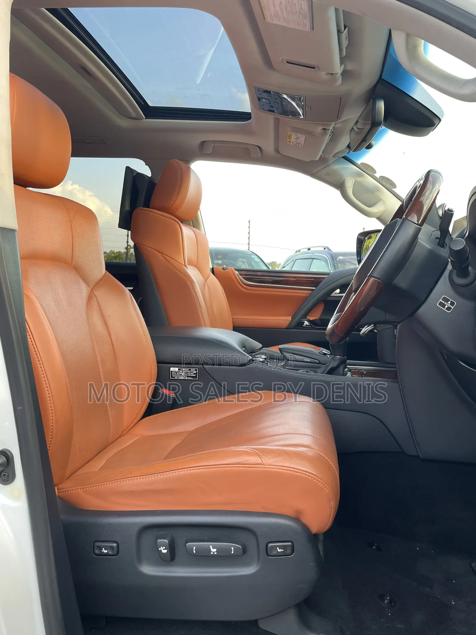 Lexus LX 570 AWD 2019 White