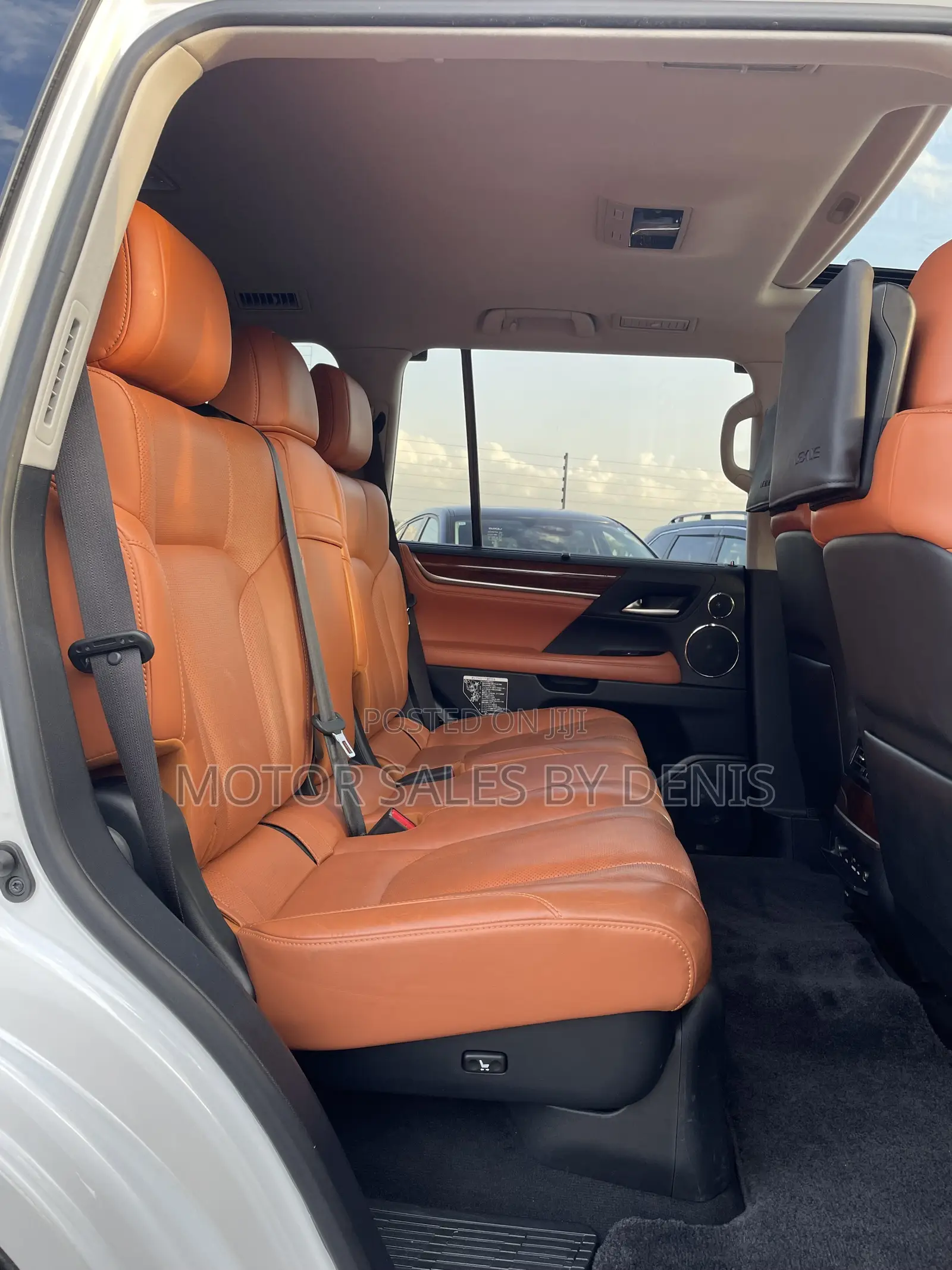 Lexus LX 570 AWD 2019 White