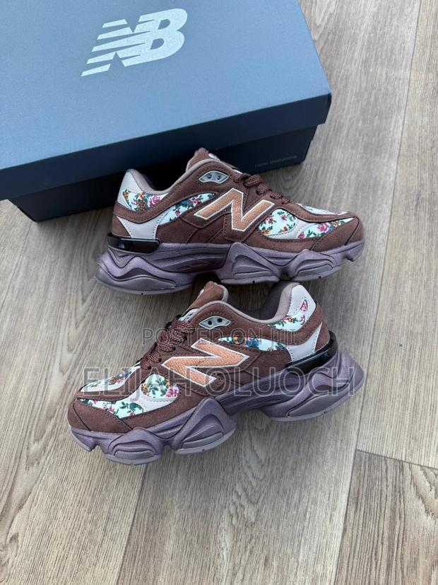 New Balance 9060
Atmos Pink Timeless Beauty