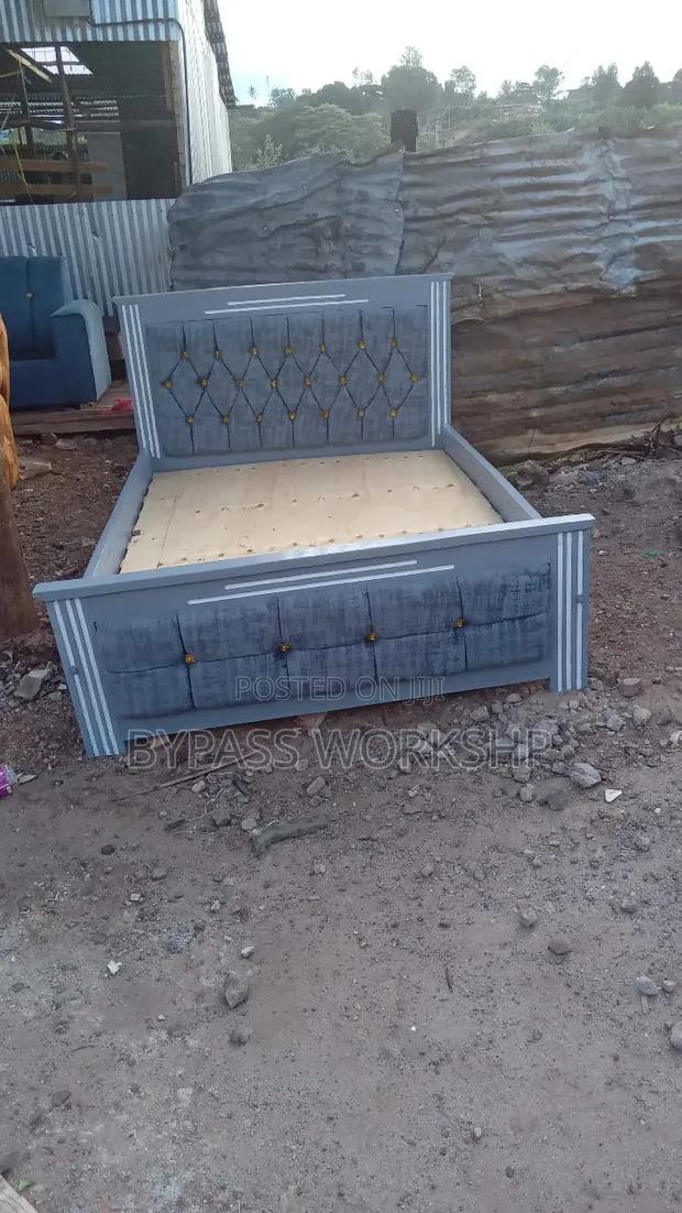 4 by 6 Gray Mocket Bed