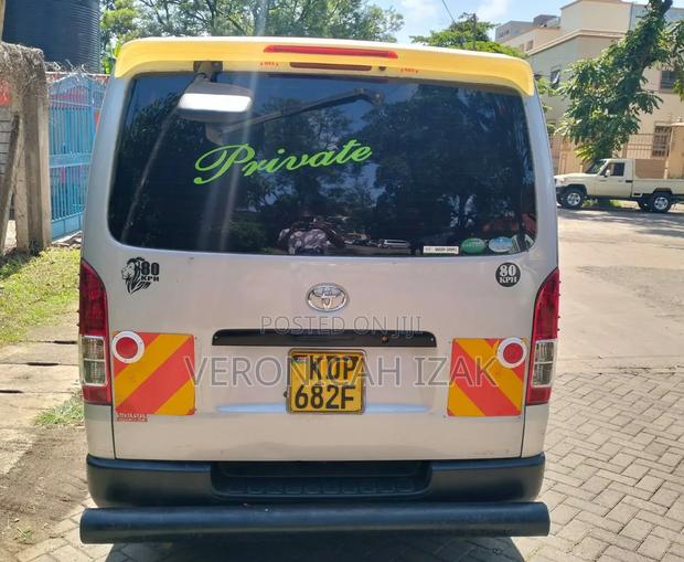 Toyota HiAce 2016 Silver - thumbnail 2