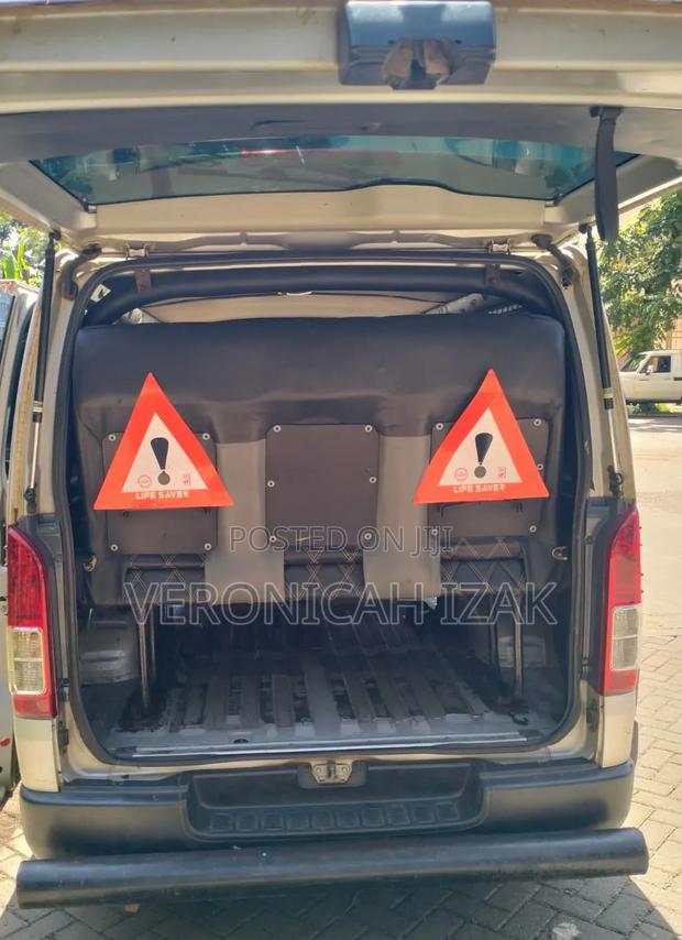 Toyota HiAce 2016 Silver - thumbnail 13