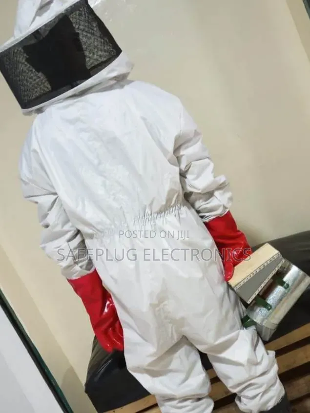 Complete Bee Keeper Protective Suit With Smoker