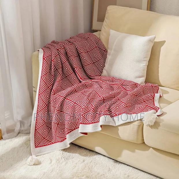 Bohemian Knitted Throwblanket With Pendant - thumbnail 2