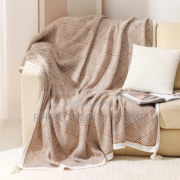 Bohemian Knitted Throwblanket With Pendant - thumbnail 3