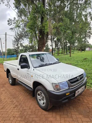 Toyota Hilux 2004 White