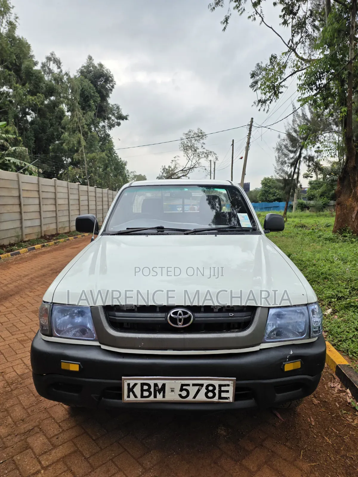 Toyota Hilux 2004 White