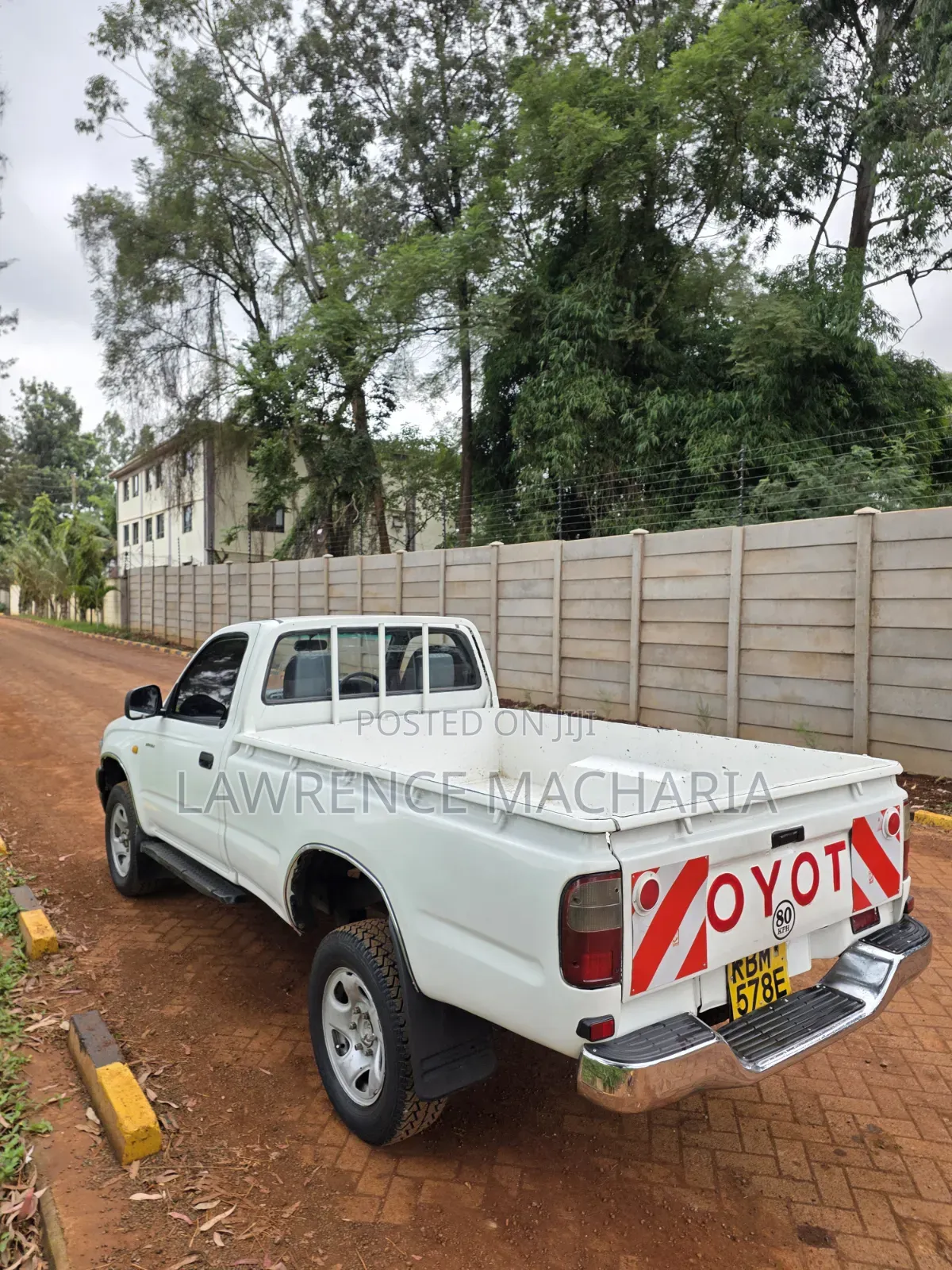 Toyota Hilux 2004 White