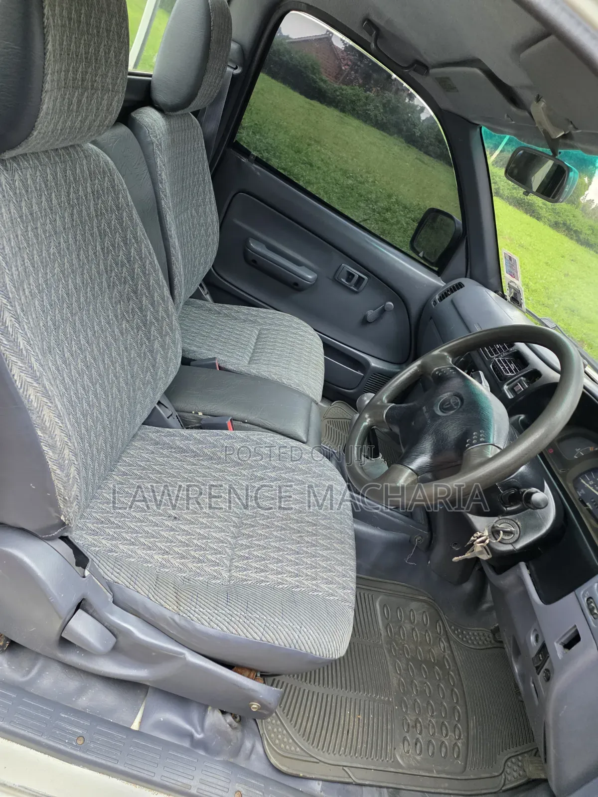 Toyota Hilux 2004 White