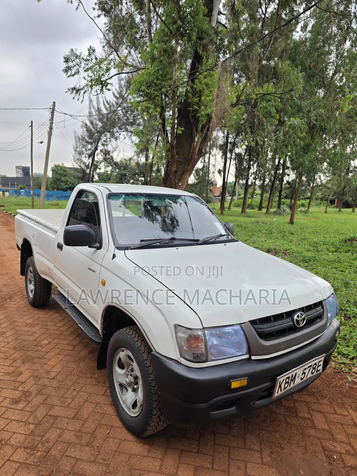 Toyota Hilux 2004 White