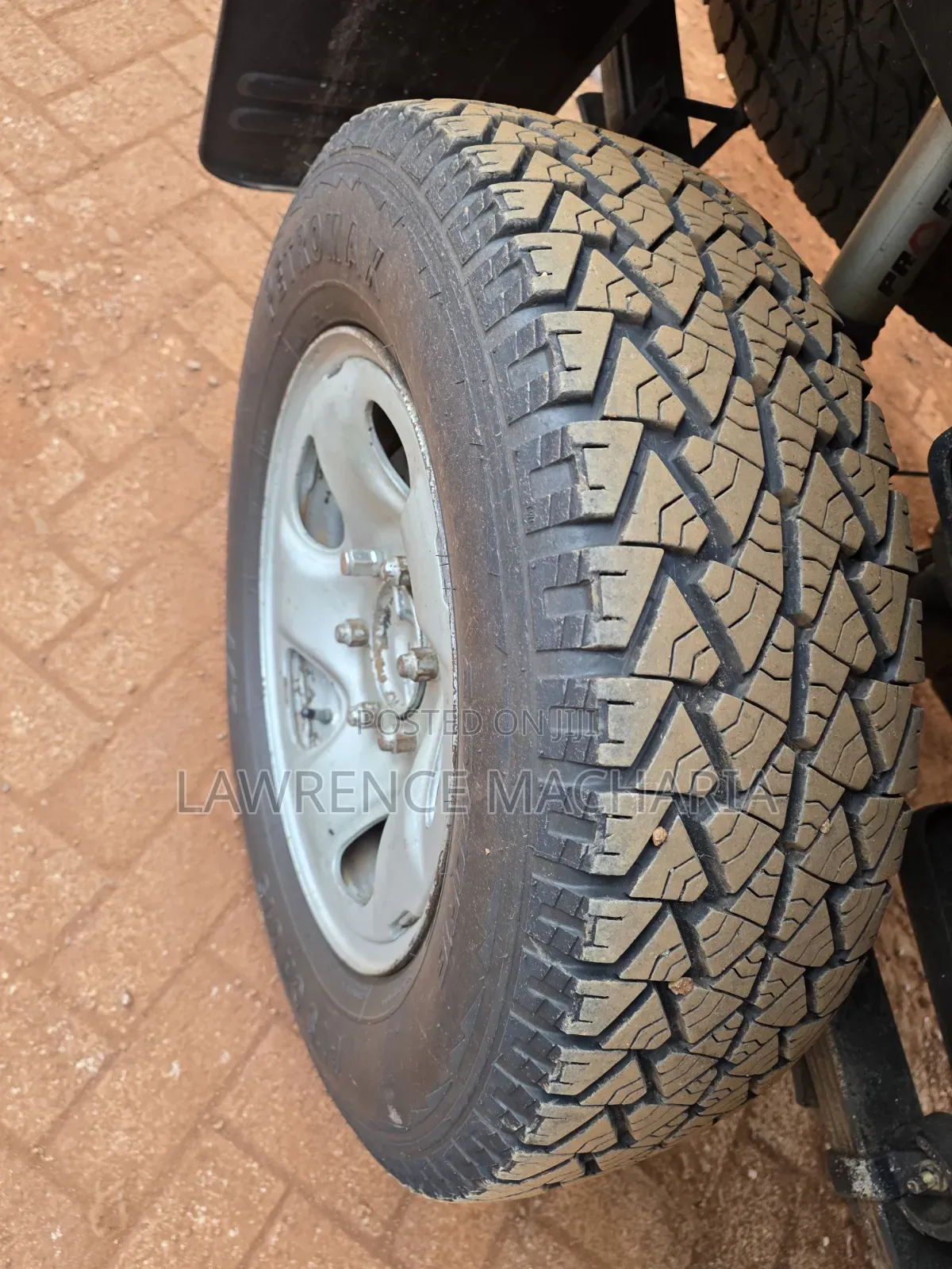 Toyota Hilux 2004 White