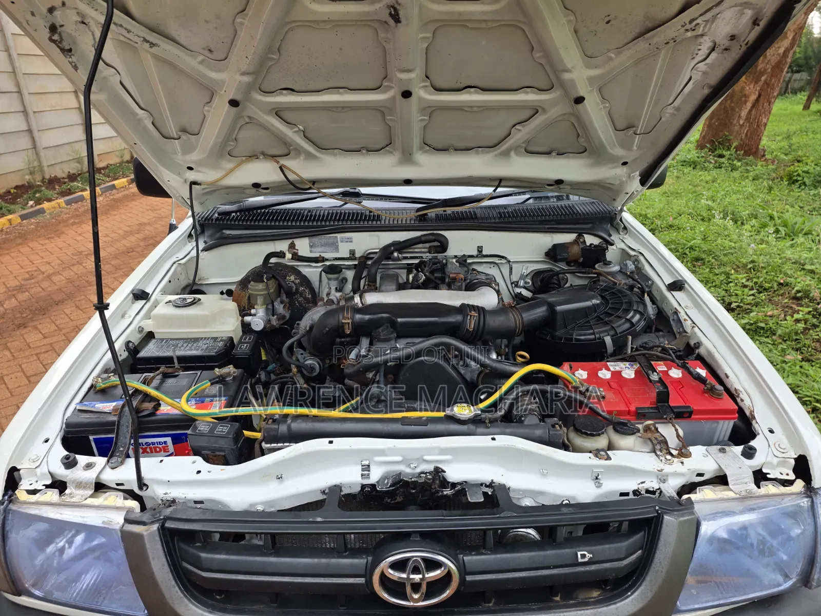 Toyota Hilux 2004 White