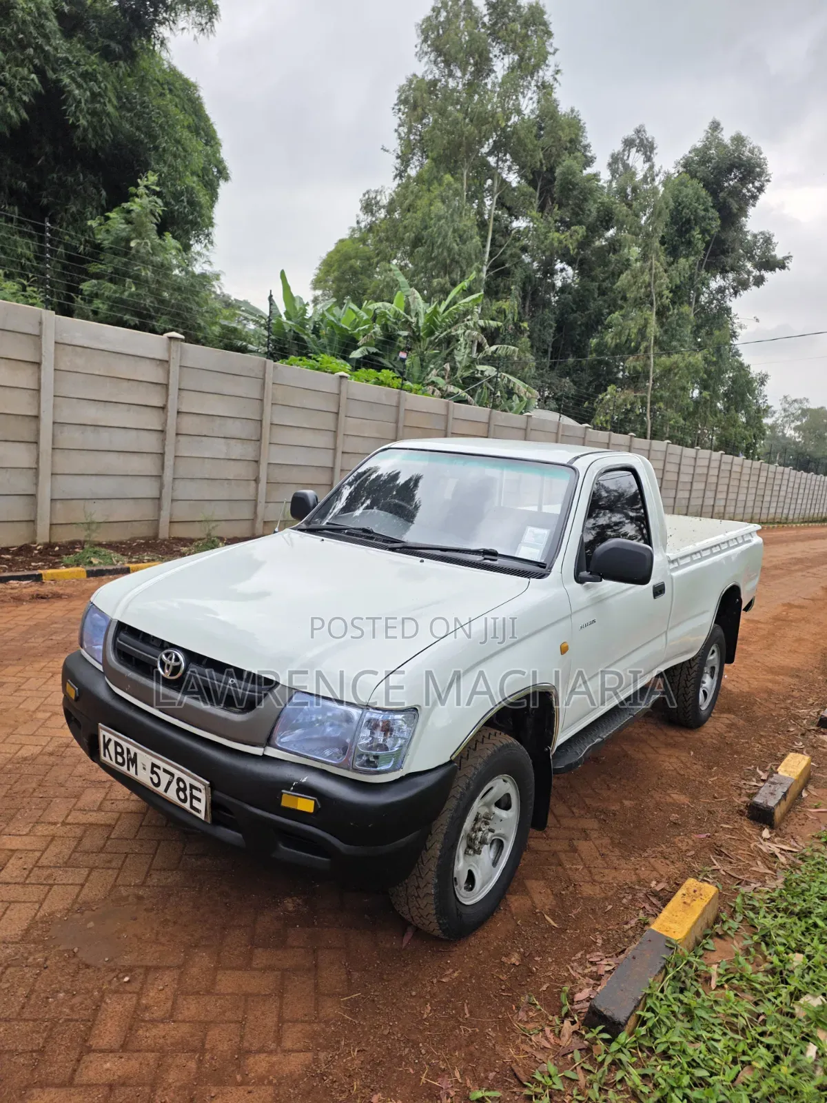 Toyota Hilux 2004 White