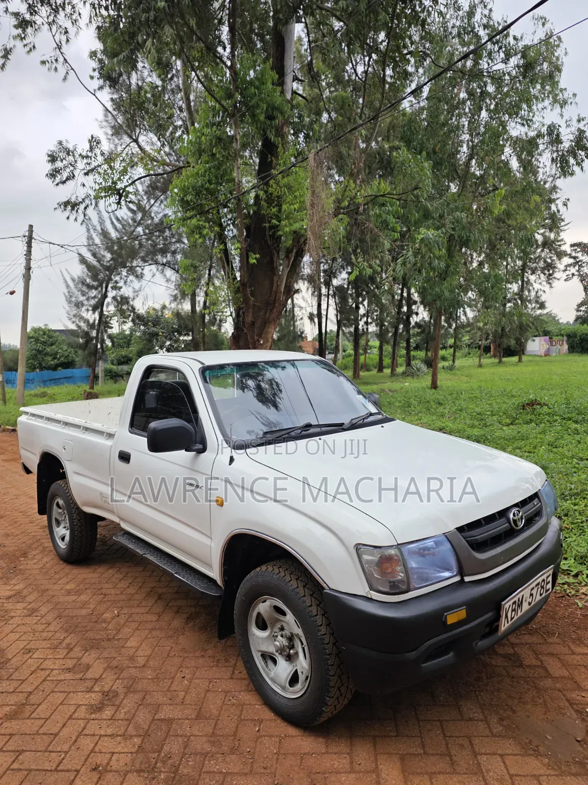 Toyota Hilux 2004 White