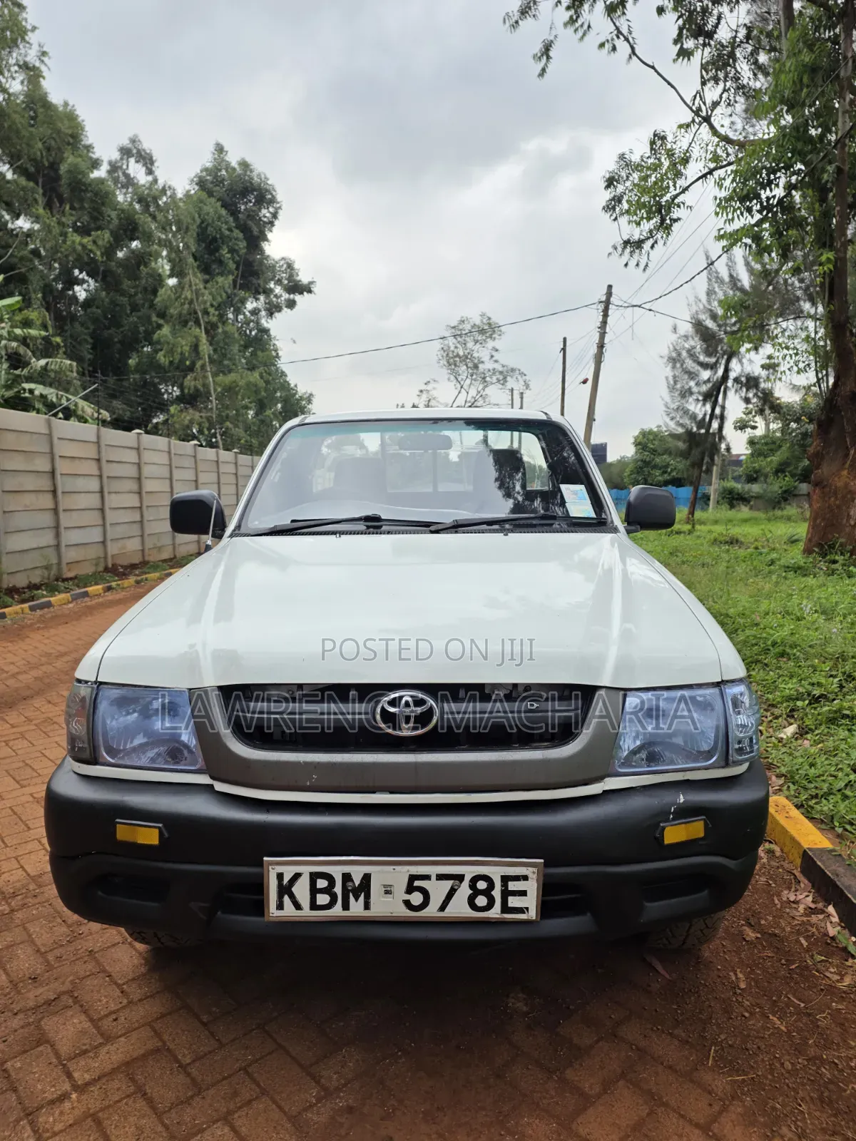 Toyota Hilux 2004 White