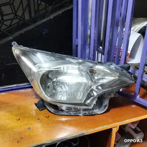 Toyota Ractis Non Xenon Headlamp, Model 2012/2013/2014. Clean Ex Japan
