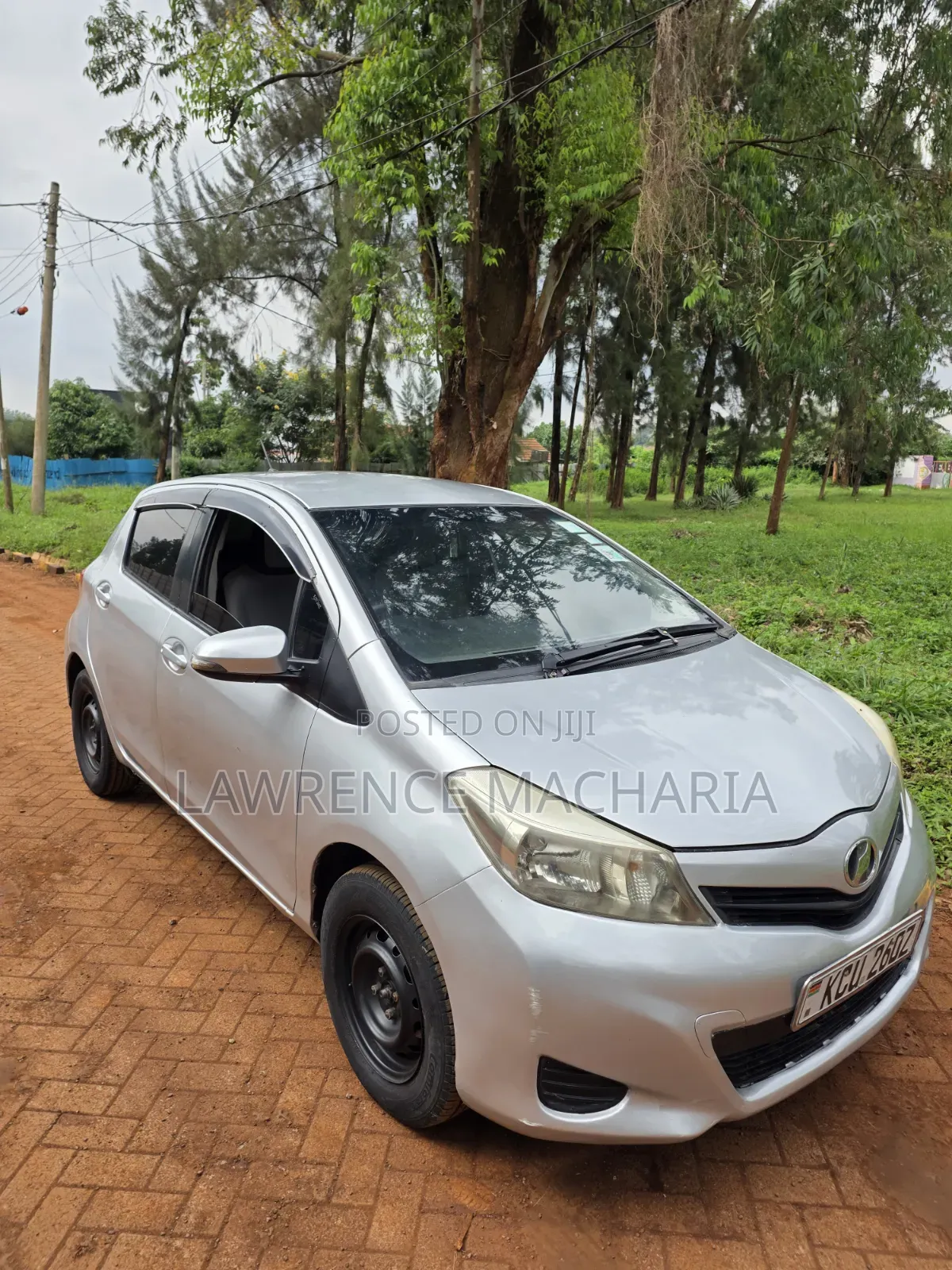 Toyota Vitz 2012 Silver