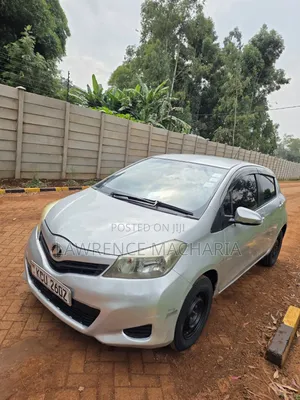 Toyota Vitz 2012 Silver