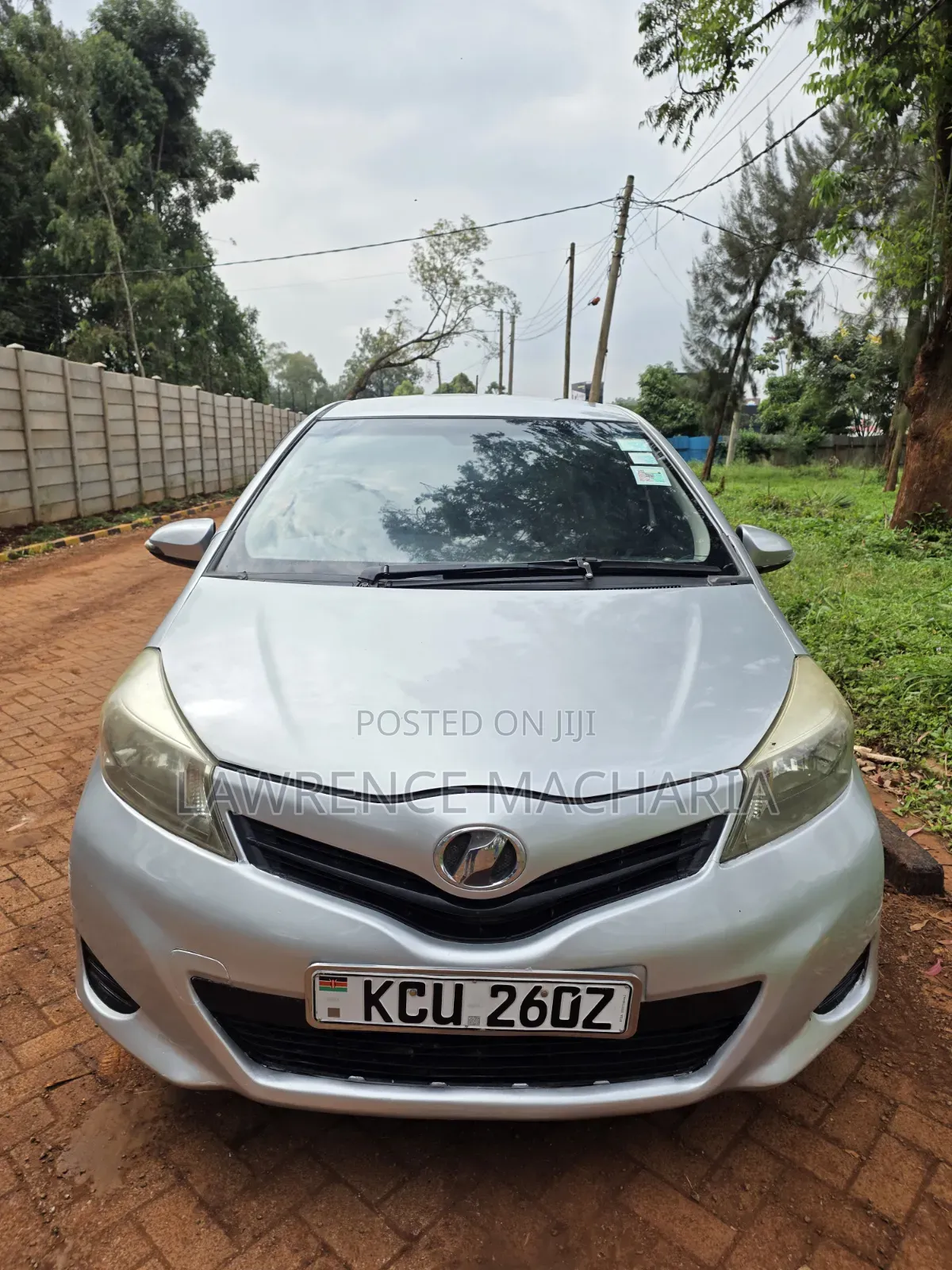 Toyota Vitz 2012 Silver