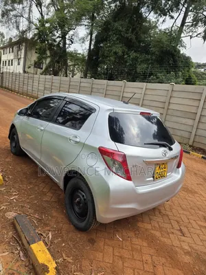 Toyota Vitz 2012 Silver