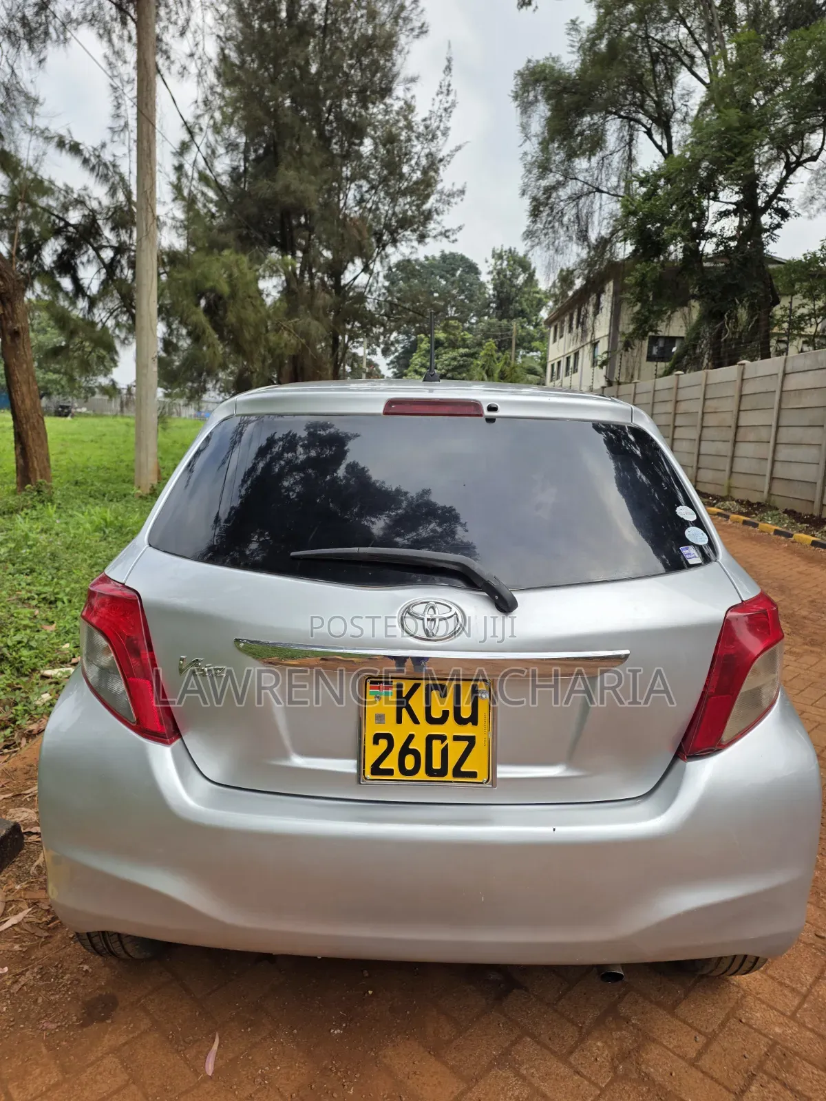 Toyota Vitz 2012 Silver