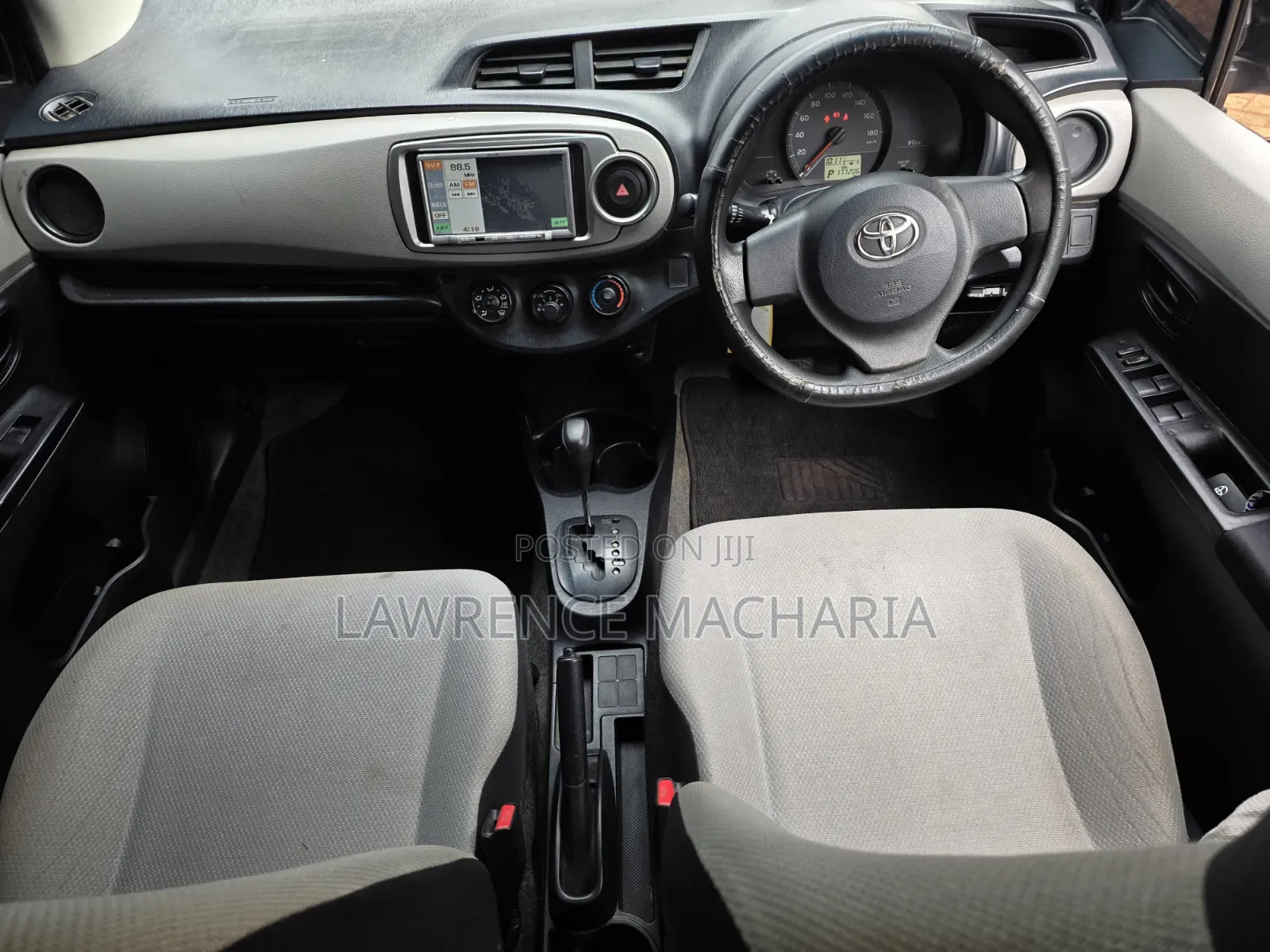 Toyota Vitz 2012 Silver