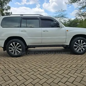 Toyota Land Cruiser HDJ 100 2002 White