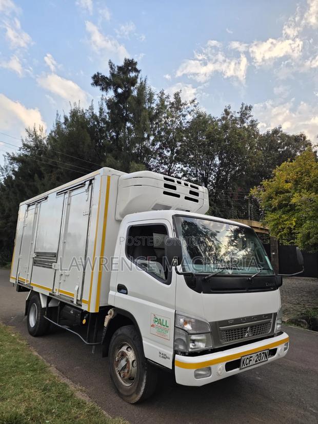Mitsubishi Canter 4d35 2007 Model With Functional Fridge Super Clean - thumbnail 3