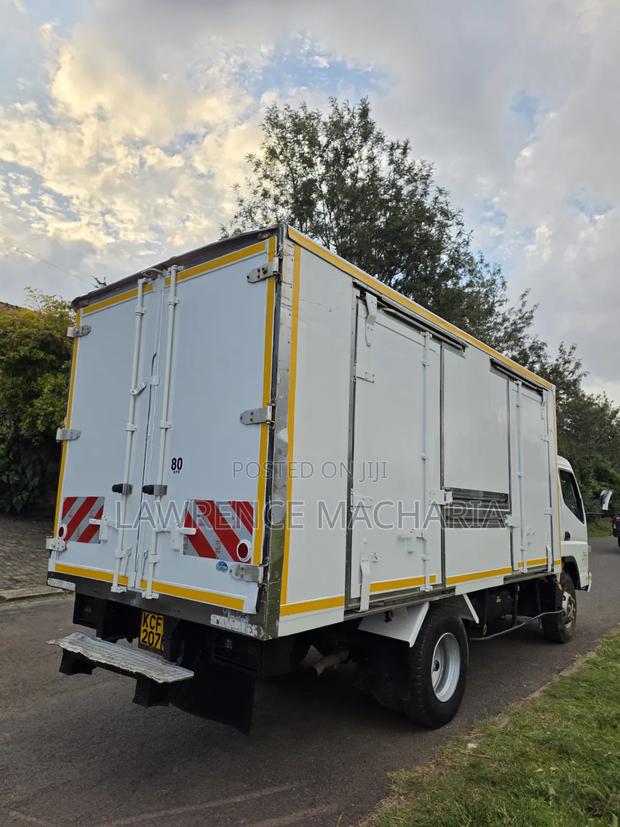 Mitsubishi Canter 4d35 2007 Model With Functional Fridge Super Clean - thumbnail 4