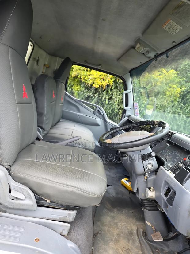 Mitsubishi Canter 4d35 2007 Model With Functional Fridge Super Clean - thumbnail 6